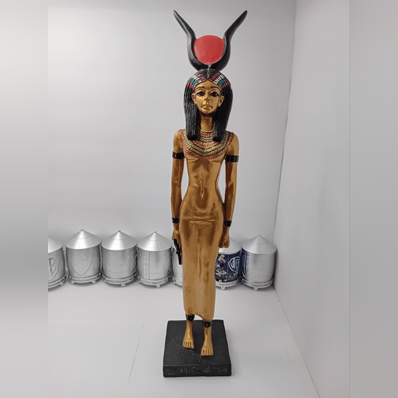 Isis Gold Egyptian Goddess Statue - Picture 1 of 4
